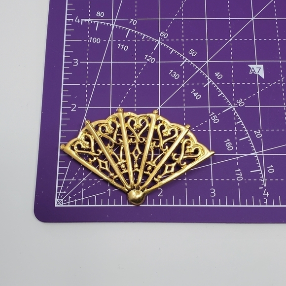 VINTAGE AK ANNE KLEIN GOLD TONE OPEN FAN BROOCH PIN OPEN SCROLLWORK 1980S - Picture 9 of 10